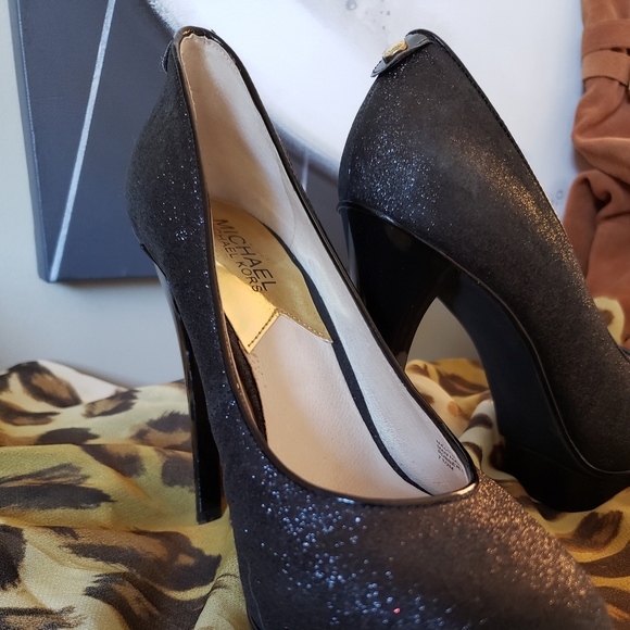 Micheal Kors platform stiletto - Picture 2 of 5